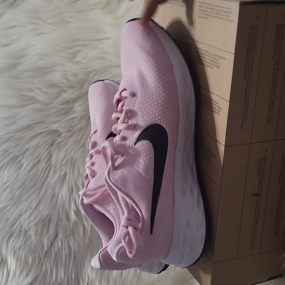 New nike - Picture 3 of 6